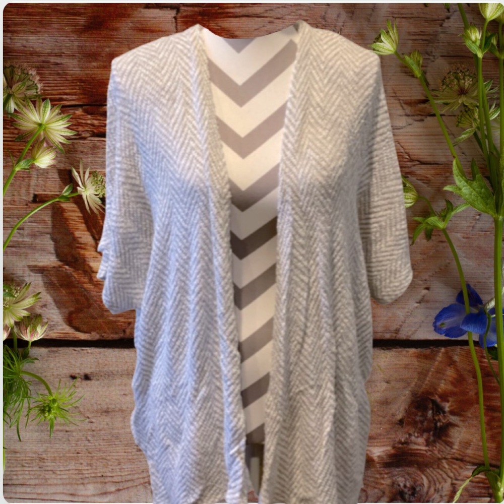 Mid sleeve open sweater